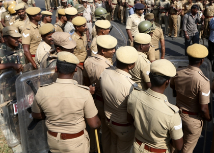Chennai police on alert after gang hacks to death history-sheeter | Chennai police on alert after gang hacks to death history-sheeter Chennai police on alert after gang hacks to death history-sheeter | Chennai police on alert after gang hacks to death history-sheeter