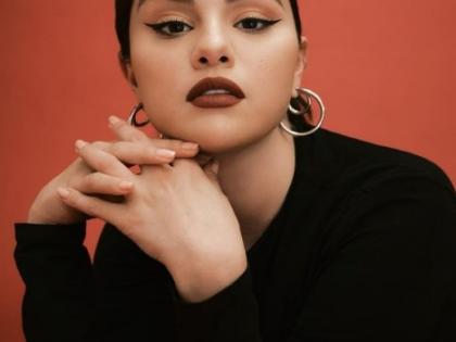 Selena Gomez underwent surgery after breaking her hand | Selena Gomez underwent surgery after breaking her hand Selena Gomez underwent surgery after breaking her hand | Selena Gomez underwent surgery after breaking her hand