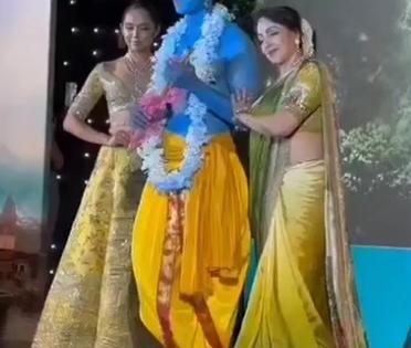Hema Malini enthralls audience with dance performance at book launch of 'Chal Mann Vrindavan' | Hema Malini enthralls audience with dance performance at book launch of 'Chal Mann Vrindavan' Hema Malini enthralls audience with dance performance at book launch of 'Chal Mann Vrindavan' | Hema Malini enthralls audience with dance performance at book launch of 'Chal Mann Vrindavan'