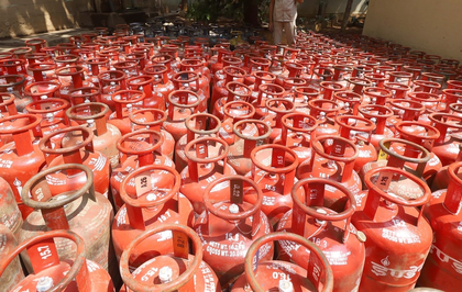 Centre orders uninterrupted supply of piped natural gas, LPG for cooking | Centre orders uninterrupted supply of piped natural gas, LPG for cooking Centre orders uninterrupted supply of piped natural gas, LPG for cooking | Centre orders uninterrupted supply of piped natural gas, LPG for cooking