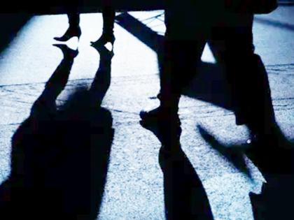 Man stalks woman then flees with her scooty in UP | Man stalks woman then flees with her scooty in UP