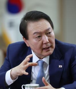 S.Korean Prez ready to issue executive order for striking truckers in fuel and steel industries to return to work | S.Korean Prez ready to issue executive order for striking truckers in fuel and steel industries to return to work