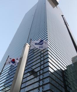 Samsung Electronics' union to proceed with strike | Samsung Electronics' union to proceed with strike Samsung Electronics' union to proceed with strike | Samsung Electronics' union to proceed with strike