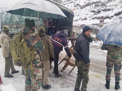 BRO rescues 40 tourists stranded in Sikkim after heavy rainfall | BRO rescues 40 tourists stranded in Sikkim after heavy rainfall