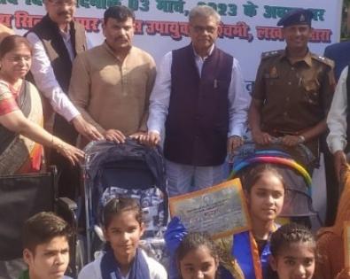 UP police officer donates wheelchairs, prams for zoo visitors | UP police officer donates wheelchairs, prams for zoo visitors