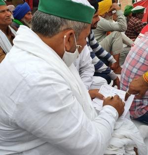 Farmers plan protests at toll plazas, memorandums to DCs | Farmers plan protests at toll plazas, memorandums to DCs Farmers plan protests at toll plazas, memorandums to DCs | Farmers plan protests at toll plazas, memorandums to DCs