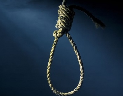 Unidentified youth found hanging from tree in UP | Unidentified youth found hanging from tree in UP