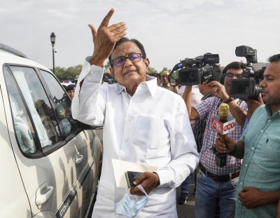 Chidambaram takes jibe at Sitharaman over her 'half-baked' statement | Chidambaram takes jibe at Sitharaman over her 'half-baked' statement Chidambaram takes jibe at Sitharaman over her 'half-baked' statement | Chidambaram takes jibe at Sitharaman over her 'half-baked' statement