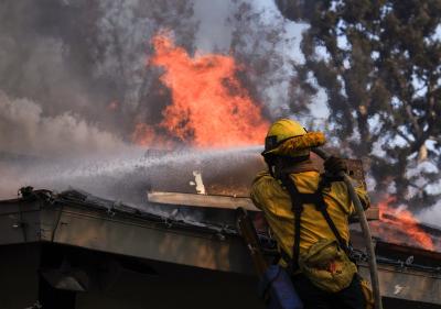 Multiple firefighters injured in Los Angeles explosion | Multiple firefighters injured in Los Angeles explosion