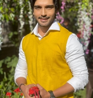 Harsh Rajput plays deaf and dumb character in latest music video 'Aas Paas' | Harsh Rajput plays deaf and dumb character in latest music video 'Aas Paas'
