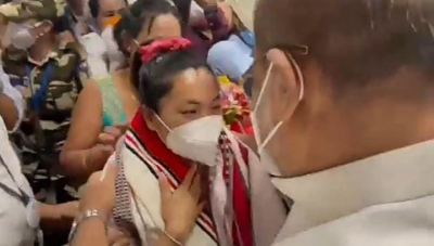 Chanu returns to Manipur after Oly glory, receives rousing welcome | Chanu returns to Manipur after Oly glory, receives rousing welcome
