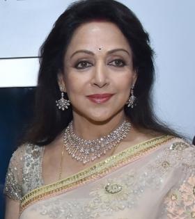 Hema Malini mourns loss of dance historian Sunil Kothari | Hema Malini mourns loss of dance historian Sunil Kothari Hema Malini mourns loss of dance historian Sunil Kothari | Hema Malini mourns loss of dance historian Sunil Kothari