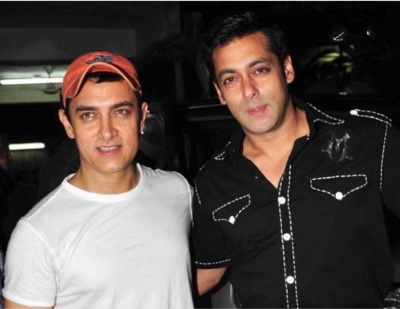 Salman shares throwback pic to wish Aamir | Salman shares throwback pic to wish Aamir