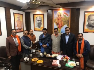 Manoj Tiwari offers to resign, party says stay put for now | Manoj Tiwari offers to resign, party says stay put for now