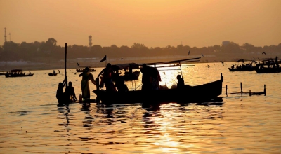 Lockdown continues for boatmen in UP | Lockdown continues for boatmen in UP
