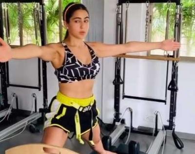 Sara Ali Khan strikes style symmetry with mom Amrita Singh | Sara Ali Khan strikes style symmetry with mom Amrita Singh