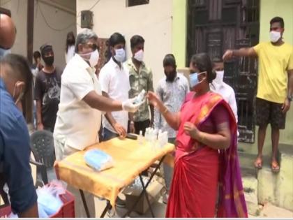 Hyderabad: TPCC distributes masks and sanitizers in Adda Gutta slum | Hyderabad: TPCC distributes masks and sanitizers in Adda Gutta slum Hyderabad: TPCC distributes masks and sanitizers in Adda Gutta slum | Hyderabad: TPCC distributes masks and sanitizers in Adda Gutta slum