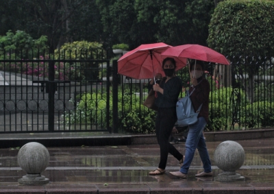 Light rain in Delhi provides respite from scorching heat | Light rain in Delhi provides respite from scorching heat