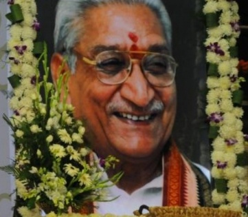 Crossing in Lucknow named after Ashok Singhal | Crossing in Lucknow named after Ashok Singhal