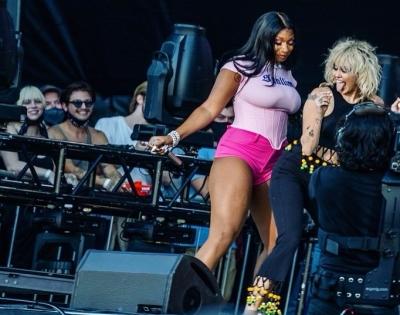 Miley Cyrus dances with Megan Thee Stallion at Austin City Limits 2021 | Miley Cyrus dances with Megan Thee Stallion at Austin City Limits 2021