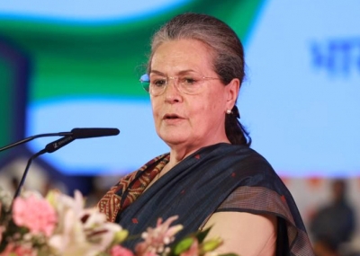 To ensure Congress' victory, Sonia to also join campaign in K'taka | To ensure Congress' victory, Sonia to also join campaign in K'taka