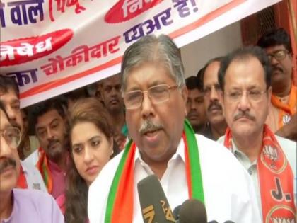 Rahul Gandhi should apologise to PM over Rafale issue, says Chandrakant Patil | Rahul Gandhi should apologise to PM over Rafale issue, says Chandrakant Patil Rahul Gandhi should apologise to PM over Rafale issue, says Chandrakant Patil | Rahul Gandhi should apologise to PM over Rafale issue, says Chandrakant Patil