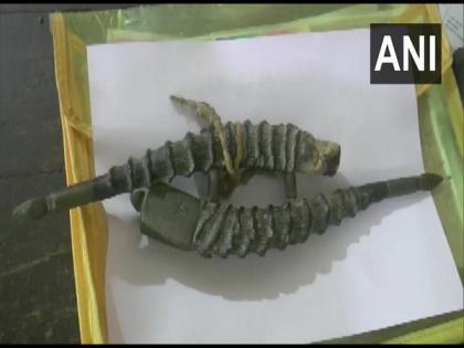 Airport security staff recover chinkara horns from passenger in Indore | Airport security staff recover chinkara horns from passenger in Indore