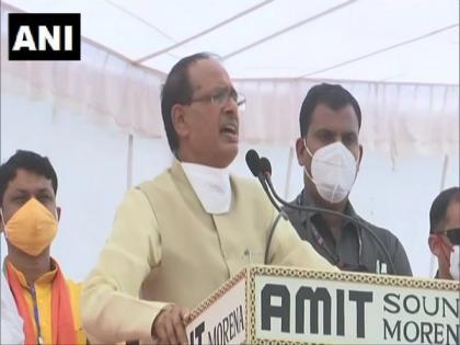 Chouhan takes dig at Kamal Nath over 'bedaag' claim | Chouhan takes dig at Kamal Nath over 'bedaag' claim