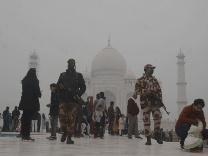 Bomb scare at Taj Mahal, search operation launched, security beefed up | Bomb scare at Taj Mahal, search operation launched, security beefed up