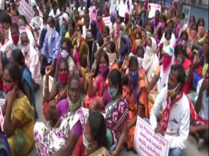 CITU asks Telangana govt to return 28,200 cleaners' jobs | CITU asks Telangana govt to return 28,200 cleaners' jobs