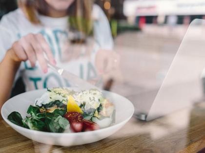 Social media users tend to eat healthy or junk if their friends do the same: Study | Social media users tend to eat healthy or junk if their friends do the same: Study Social media users tend to eat healthy or junk if their friends do the same: Study | Social media users tend to eat healthy or junk if their friends do the same: Study