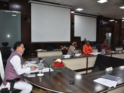 Uttarakhand CM reviews preparedness against COVID-19 Omicron variant | Uttarakhand CM reviews preparedness against COVID-19 Omicron variant