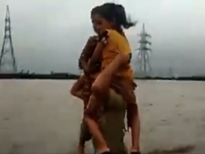 Gujarat cop carries children on shoulders for 1.5 km in floodwater, wins hearts of netizens | Gujarat cop carries children on shoulders for 1.5 km in floodwater, wins hearts of netizens