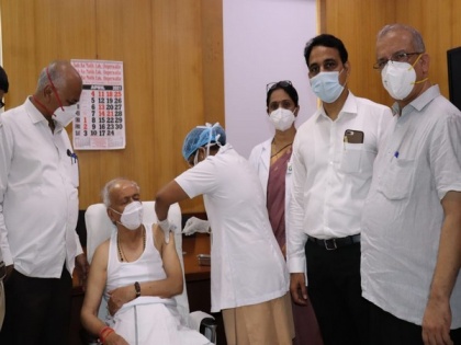 Maharashtra Governor Koshyari receives second dose of COVID-19 vaccine | Maharashtra Governor Koshyari receives second dose of COVID-19 vaccine