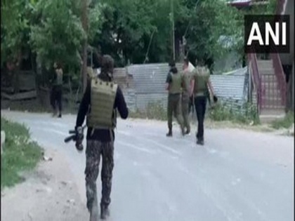 Encounter underway between security forces, terrorists in J-K's Anantnag | Encounter underway between security forces, terrorists in J-K's Anantnag