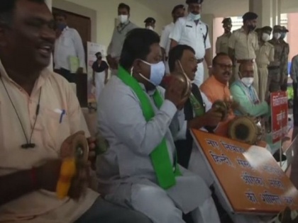 Jharkhand: BJP MLAs stage protest over allotment of room for offering Namaz in Assembly | Jharkhand: BJP MLAs stage protest over allotment of room for offering Namaz in Assembly