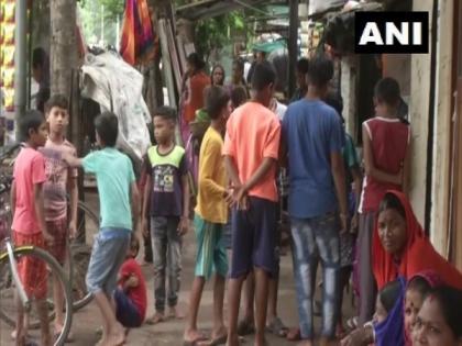 Students from Nagpur's slum find it difficult to study due to lack of smartphones, internet | Students from Nagpur's slum find it difficult to study due to lack of smartphones, internet