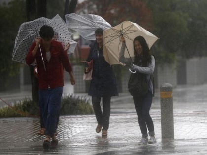 10 killed as Typhoon Phanfone batters central Philippines | 10 killed as Typhoon Phanfone batters central Philippines