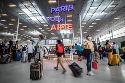 Half of passengers' baggages stuck at Paris airport due to tech failure | Half of passengers' baggages stuck at Paris airport due to tech failure Half of passengers' baggages stuck at Paris airport due to tech failure | Half of passengers' baggages stuck at Paris airport due to tech failure