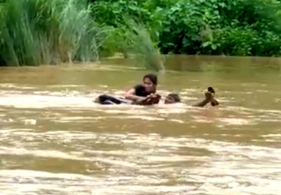 Andhra woman wades through river to take exam | Andhra woman wades through river to take exam Andhra woman wades through river to take exam | Andhra woman wades through river to take exam