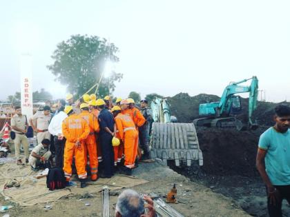 Rescue operations continue for 2nd day to save girl stuck in borewell in MP's Sehore | Rescue operations continue for 2nd day to save girl stuck in borewell in MP's Sehore
