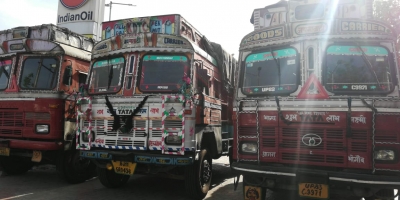 Truck drivers stranded amid lockdown, hundreds await unloading | Truck drivers stranded amid lockdown, hundreds await unloading