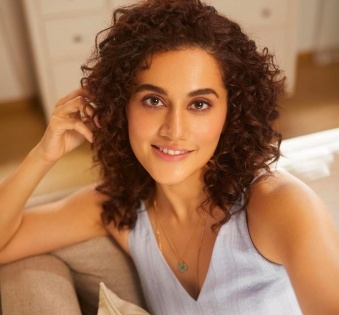 Taapsee fears Sujoy Ghosh will get inspired by Dinesh Pandit's 'bhayanak' book! | Taapsee fears Sujoy Ghosh will get inspired by Dinesh Pandit's 'bhayanak' book!