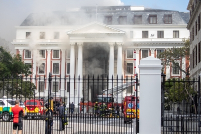 Firefighters to withdraw from S.African Parliament as blaze contained | Firefighters to withdraw from S.African Parliament as blaze contained