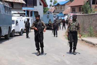 2 terrorists killed in Sopore encounter | 2 terrorists killed in Sopore encounter