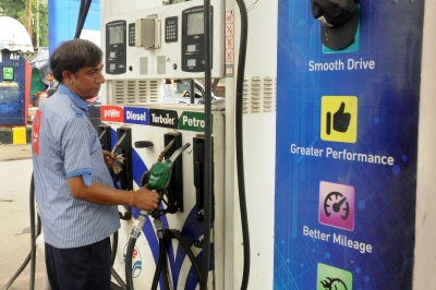 Petrol nears Rs 100/ltr in Delhi with another 35p hike | Petrol nears Rs 100/ltr in Delhi with another 35p hike