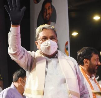 Take conscious advantage of political independence to achieve social, economic freedom for all: Siddaramaiah | Take conscious advantage of political independence to achieve social, economic freedom for all: Siddaramaiah
