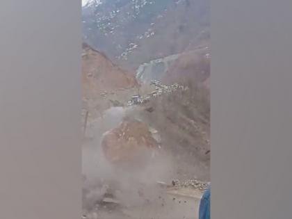 Vehicular movement suspended on Srinagar-Jammu National Highway due to landslide | Vehicular movement suspended on Srinagar-Jammu National Highway due to landslide Vehicular movement suspended on Srinagar-Jammu National Highway due to landslide | Vehicular movement suspended on Srinagar-Jammu National Highway due to landslide
