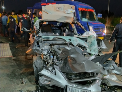 5 of family killed in car mishap in Madhya Pradesh | 5 of family killed in car mishap in Madhya Pradesh 5 of family killed in car mishap in Madhya Pradesh | 5 of family killed in car mishap in Madhya Pradesh