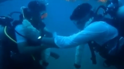 Tamil couple ties knot, exchanges garlands 60 ft under water | Tamil couple ties knot, exchanges garlands 60 ft under water